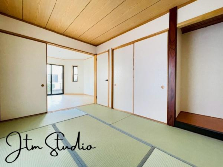 �a�� �^�^�~�̍��肪���炬��^����A�����b�N�X��ԁ������傫���J�����̂���a���ƂȂ��Ă���܂������{�l�̐S������u�a�v�̋�ԁB�䑐�̍���Y����Ԃ͖����̂ЂƎ������o���Ă���܂��I