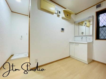 ���ʑ�E���ʏ� �V���v���ȋ��t�����ʑ�́A�g���₷�����d���I���[���\���Ɋm�ۂ���Ă���A���ʎ���̏����≻�ϕi�𐮗����₷���A�����̐g�x�x���X���[�Y�ɍs���܂���V���v���Ȃ�������K�Ȏg���S�n�����͂̐��ʑ�ł���