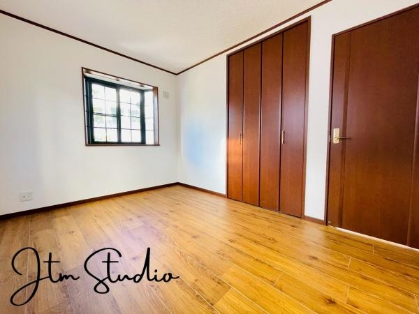 �q������ ���q�l�̐����Ƌ��Ɂu�Z�܂����v���ω����Ă����܂��B�����ɂ̓N���[�[�b�g���������A���R�x�̍����Ƌ�̔z�u�������V���v���ȋ�Ԃł���