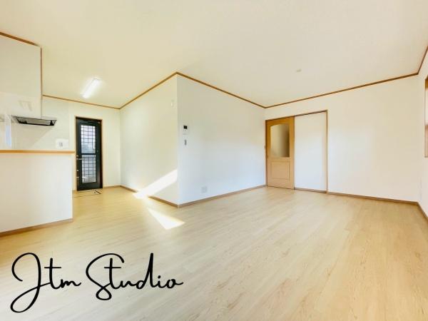 ���r���O ����̒��ő����̎��Ԃ��߂����ƂɂȂ郊�r���O�_�C�j���O�����炱���A�������₩�ȋ�Ԃł��邱�Ƃ��K�R�B�u�₩�Ȓʕ��ƍ̌��𑶕��Ɋ����鎖���o�����Ԃł���