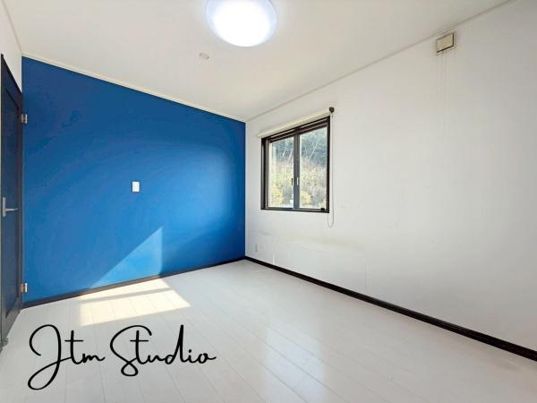 �m�� �A�N�Z���g�N���X�̋����̓V���v���ȋ�Ԃɍʂ�ƌ����v���X���ǈ�ʂ̃f�U�C���������S�̂̕��͋C���������߁A��炵�ɉ؂₩����Y���Ă���܂���
��CG�������s���Ă��邽�߁A����ƈقȂ�ꍇ���������܂�