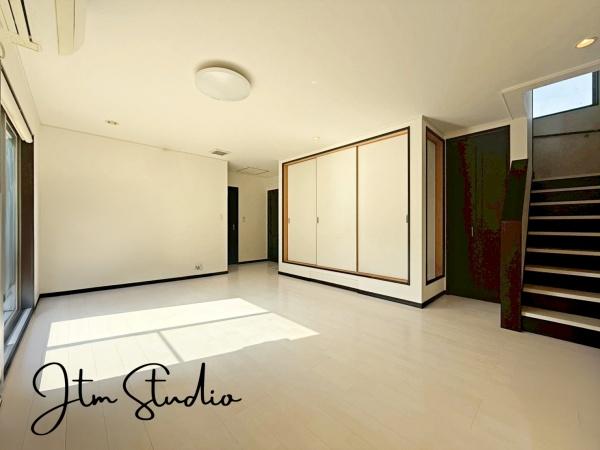 ���r���O ���r���O�K�i������Ԏ��́A���q�l���������Ă����R�ɃR�~���j�P�[�V�������Ƃ�₷���A����������킹������S���̂����Ԃł��B
��CG�������s���Ă��邽�߁A����ƈقȂ�ꍇ���������܂��B