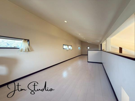 ���[ �Â��ȏ��������[�����邱�̉Ƃ́A�d�����ɏW���ł��闝�z�I�ȋ�Ԃł����e�����[�N�ɂ��œK�ŁA���������̎��Ԃ��؂ɂ��������Ƒ��ɂ������߂ł��B�������������ŁA���X�̐����ɂ�Ƃ��...�B