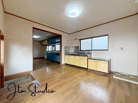 ���r���O �Z�������ł��A��������Ƒ��������ĐH�������Ē������Ƃ肠��傫���̃_�C�j���O�X�y�[�X�I�Ƒ��݂�ȂŃe�[�u�����͂ޑf�G�Ȏ��Ԃ��y����ŉ�������