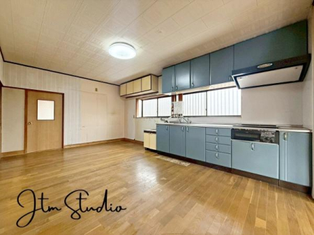 �L�b�`�� ���������薾�邳�ƒʕ��ǂ����ŉ��K�ɂ���������[���L�x�ŁA�ׁX�����������₩���΂钲�������X�b�L���Еt���L�b�`�������ł������ɕۂĂ܂���