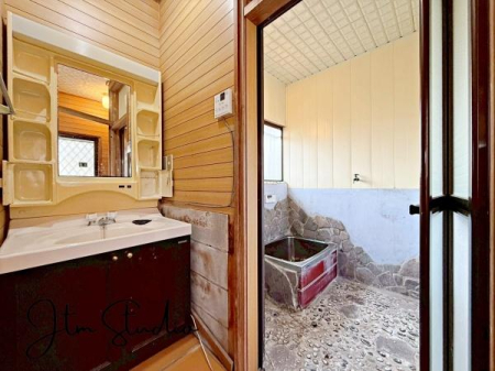 ���ʑ�E���ʏ� �V���v���ȋ��t�����ʑ�́A�g���₷�����d���I���[���\���Ɋm�ۂ���Ă���A���ʎ���̏����≻�ϕi�𐮗����₷���A�����̐g�x�x���X���[�Y�ɍs���܂���V���v���Ȃ�������K�Ȏg���S�n�����͂̐��ʑ�ł���