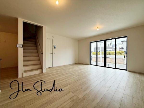 ���r���O ����̒��ő����̎��Ԃ��߂����ƂɂȂ郊�r���O�_�C�j���O�����炱���A�������₩�ȋ�Ԃł��邱�Ƃ��K�R�B�u�₩�Ȓʕ��ƍ̌��𑶕��Ɋ����鎖���o�����Ԃł���