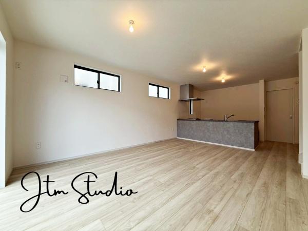 ���r���O �z������̗ǂ����Ԃ́A���邭���������ɕ�܂ꂽ���S�n�̂�����Ԃł��B���R�Ȍ����������݁A�Ƒ��݂�Ȃ������b�N�X���ĉ߂�����ꏊ�ɂȂ�܂��B
