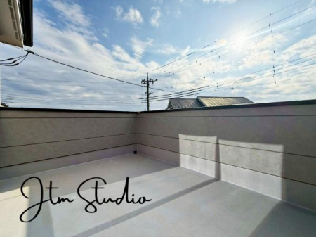 �o���R�j�[ �u�₩�ȕ����S�n�悭����������A�J���I�ȃo���R�j�[�B���̓R�[�q�[��Ў�ɐ[�ċz�A��͐���𒭂߂Ȃ���ق��ƈꑧ�B���X�̕�炵�ɂ�����Ƃ������ʊ����v���X���Ă����A����ȋ�Ԃ������ɂ͂���܂��B