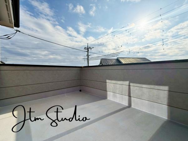 �o���R�j�[ �u�₩�ȕ����S�n�悭����������A�J���I�ȃo���R�j�[�B���̓R�[�q�[��Ў�ɐ[�ċz�A��͐���𒭂߂Ȃ���ق��ƈꑧ�B���X�̕�炵�ɂ�����Ƃ������ʊ����v���X���Ă����A����ȋ�Ԃ������ɂ͂���܂��B