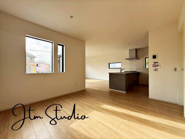 ���r���O �z������̗ǂ����Ԃ́A���邭���������ɕ�܂ꂽ���S�n�̂�����Ԃł��B���R�Ȍ����������݁A�Ƒ��݂�Ȃ������b�N�X���ĉ߂�����ꏊ�ɂȂ�܂��B