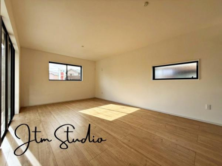 ���r���O �Ƒ������R�ƏW�܂�Ί�Ɖ�b���₦�Ȃ����Ԃ́A���������Ȍ����������݁A�������Ƃ����L���Ƌ��S�n�̗ǂ������˔����Ă��܂��B