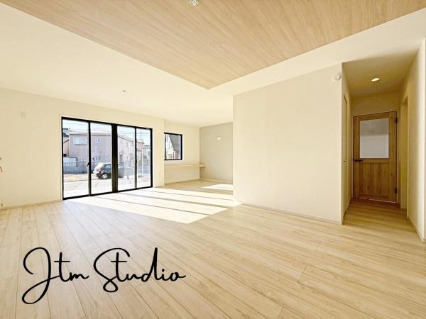 ���r���O �z������̗ǂ����Ԃ́A���邭���������ɕ�܂ꂽ���S�n�̂�����Ԃł��B���R�Ȍ����������݁A�Ƒ��݂�Ȃ������b�N�X���ĉ߂�����ꏊ�ɂȂ�܂��B