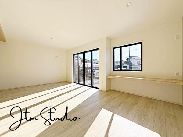 ���r���O ����̒��ő����̎��Ԃ��߂����ƂɂȂ郊�r���O�_�C�j���O�����炱���A�������₩�ȋ�Ԃł��邱�Ƃ��K�R�B�u�₩�Ȓʕ��ƍ̌��𑶕��Ɋ����鎖���o�����Ԃł���