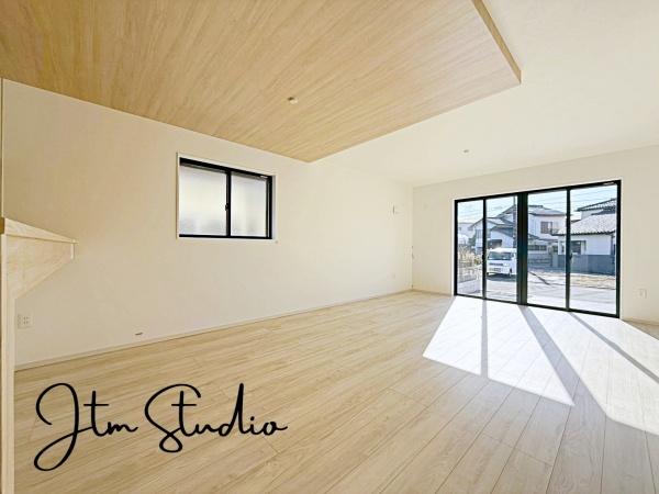 ���r���O �Ƒ������R�ƏW�܂�Ί�Ɖ�b���₦�Ȃ����Ԃ́A���������Ȍ����������݁A�������Ƃ����L���Ƌ��S�n�̗ǂ������˔����Ă��܂��B