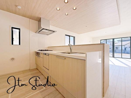 �L�b�`�� �ΖʃL�b�`���ł́A���q�l���V�Ԏp�������Ȃ��炨�������\�ł��I�ڂƖڂ������A���q�l�����S���ă��r���O�ŗV�񂾂�A�h��₨�׋���������ł��܂��ˁ􂲉Ƒ��l�^�C�������y���݂܂��傤��