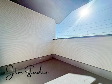 �o���R�j�[ �������������͋C�̏Z��X�ł������͂ɂ͍������������Ȃ��󂪍L���������J���������Ղ聝�z�����肪�Ղ���S�z���Ȃ��A�����ʂ��Ė��邭���K�ɉ߂����܂��B�C�����̗ǂ���������������S�n�悢�X���݂ł���