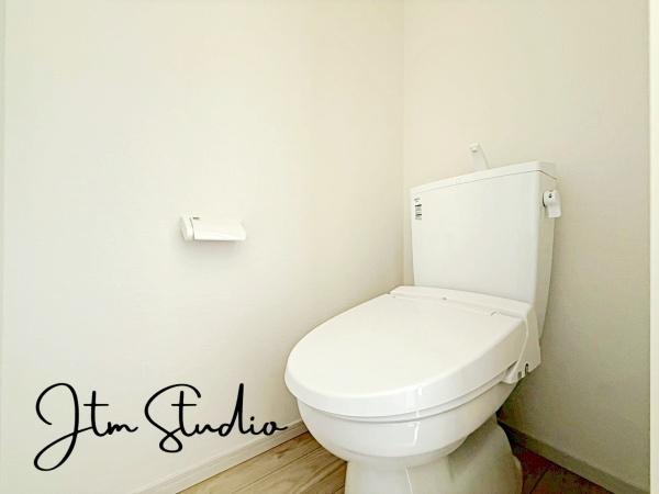 �g�C�� �������������͋C�̃g�C���́A�ق��ƈꑧ����ꏊ�ɂȂ�܂��B�ӊO�Əd�v�ȁg���S�n�̗ǂ��h���A�������芴������݌v�ł���
��CG�������s���Ă��邽�߁A����ƈقȂ�ꍇ���������܂��B