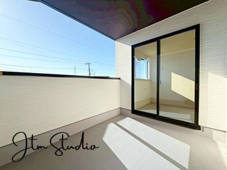 �o���R�j�[ �u�₩�ȕ����S�n�悭����������A�J���I�ȃo���R�j�[�B���̓R�[�q�[��Ў�ɐ[�ċz�A��͐���𒭂߂Ȃ���ق��ƈꑧ�B���X�̕�炵�ɂ�����Ƃ������ʊ����v���X���Ă����A����ȋ�Ԃ������ɂ͂���܂��B