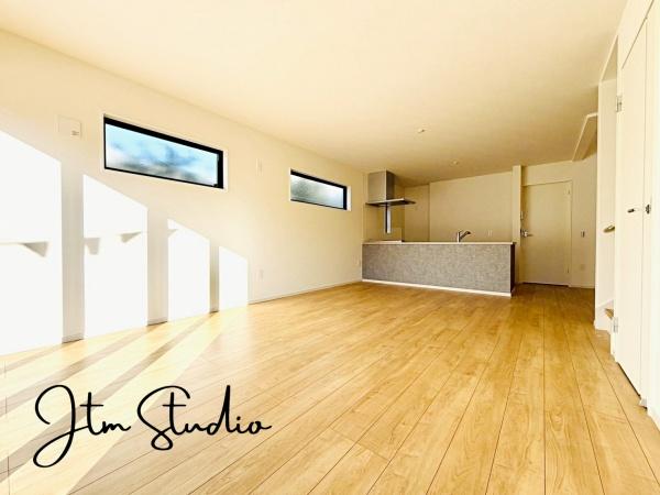 ���r���O �z������̗ǂ����Ԃ́A���邭���������ɕ�܂ꂽ���S�n�̂�����Ԃł��B���R�Ȍ����������݁A�Ƒ��݂�Ȃ������b�N�X���ĉ߂�����ꏊ�ɂȂ�܂��B