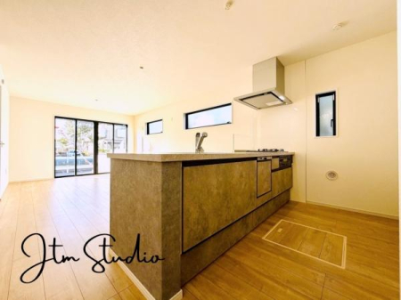 �L�b�`�� �ΖʃL�b�`���ł́A���q�l���V�Ԏp�������Ȃ��炨�������\�ł��I�ڂƖڂ������A���q�l�����S���ă��r���O�ŗV�񂾂�A�h��₨�׋���������ł��܂��ˁ􂲉Ƒ��l�^�C�������y���݂܂��傤��