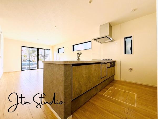 �L�b�`�� �ΖʃL�b�`���ł́A���q�l���V�Ԏp�������Ȃ��炨�������\�ł��I�ڂƖڂ������A���q�l�����S���ă��r���O�ŗV�񂾂�A�h��₨�׋���������ł��܂��ˁ􂲉Ƒ��l�^�C�������y���݂܂��傤��