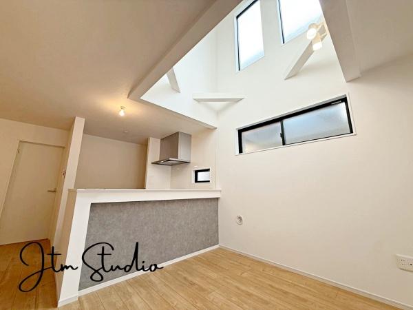 ���r���O ����̒��ő����̎��Ԃ��߂����ƂɂȂ郊�r���O�_�C�j���O�����炱���A�������₩�ȋ�Ԃł��邱�Ƃ��K�R�B�u�₩�Ȓʕ��ƍ̌��𑶕��Ɋ����鎖���o�����Ԃł���