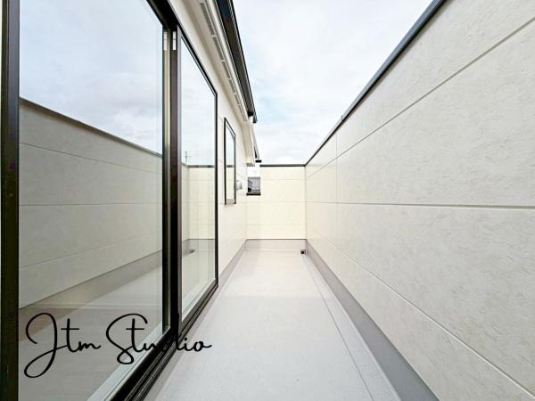 �o���R�j�[ �������������͋C�̏Z��X�ł������͂ɂ͍������������Ȃ��󂪍L���������J���������Ղ聝�z�����肪�Ղ���S�z���Ȃ��A�����ʂ��Ė��邭���K�ɉ߂����܂��B�C�����̗ǂ���������������S�n�悢�X���݂ł���