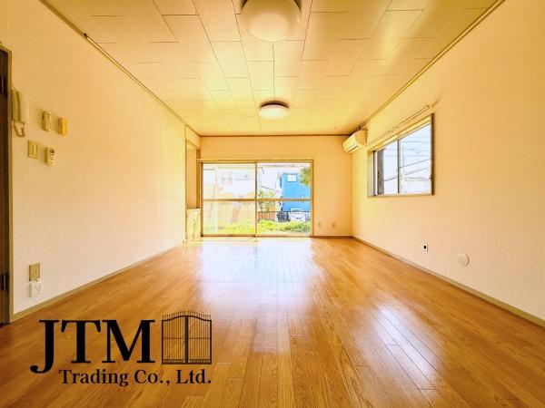 ���r���O ����̒��ő����̎��Ԃ��߂����ƂɂȂ郊�r���O�_�C�j���O�����炱���A�������₩�ȋ�Ԃł��邱�Ƃ��K�R�B�u�₩�Ȓʕ��ƍ̌��𑶕��Ɋ����鎖���o�����Ԃł���