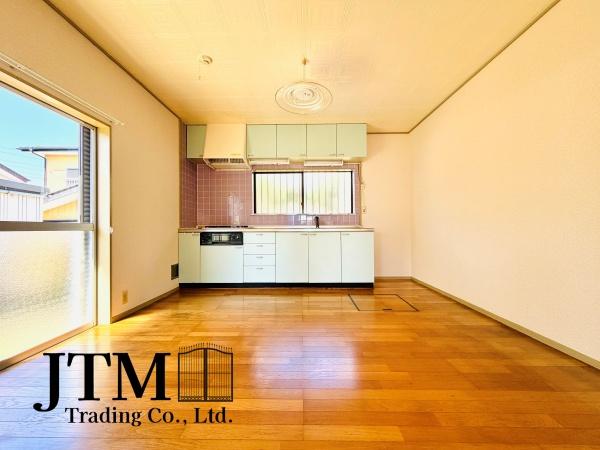 ���r���O �Z�������ł��A��������Ƒ��������ĐH�������Ē������Ƃ肠��傫���̃_�C�j���O�X�y�[�X�I�Ƒ��݂�ȂŃe�[�u�����͂ޑf�G�Ȏ��Ԃ��y����ŉ�������