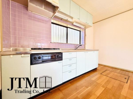 �L�b�`�� ���������薾�邳�ƒʕ��ǂ����ŉ��K�ɂ���������[���L�x�ŁA�ׁX�����������₩���΂钲�������X�b�L���Еt���L�b�`�������ł������ɕۂĂ܂���