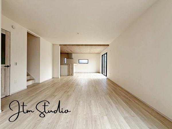 ���r���O ����̒��ő����̎��Ԃ��߂����ƂɂȂ郊�r���O�_�C�j���O�����炱���A�������₩�ȋ�Ԃł��邱�Ƃ��K�R�B�u�₩�Ȓʕ��ƍ̌��𑶕��Ɋ����鎖���o�����Ԃł���