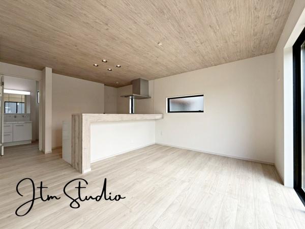 ���r���O �Z�������ł��A��������Ƒ��������ĐH�������Ē������Ƃ肠��傫���̃_�C�j���O�X�y�[�X�I�Ƒ��݂�ȂŃe�[�u�����͂ޑf�G�Ȏ��Ԃ��y����ŉ�������