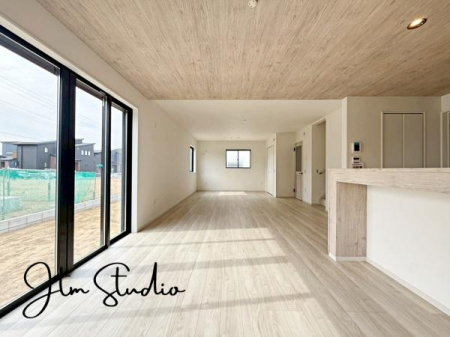 ���r���O �z������̗ǂ����Ԃ́A���邭���������ɕ�܂ꂽ���S�n�̂�����Ԃł��B���R�Ȍ����������݁A�Ƒ��݂�Ȃ������b�N�X���ĉ߂�����ꏊ�ɂȂ�܂��B