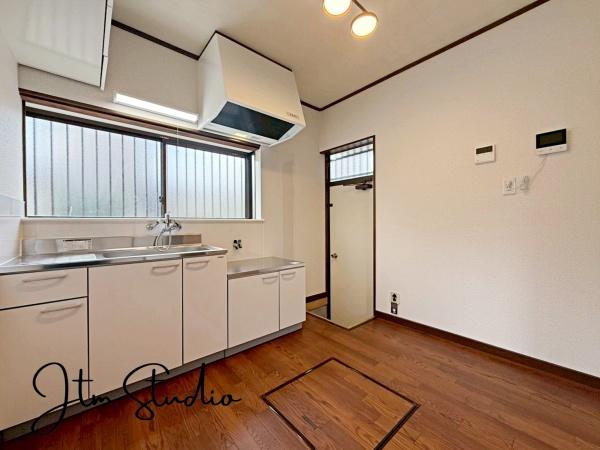 �L�b�`�� ����������ƕ�������S�n�悢�L�b�`���́A���邭���K�ɂ��������y���߂܂�����[���L�x�ŁA�������⒲�����Ȃǂ���������Еt���A�L�b�`���܂������ł������ɕۂĂ�̂��������|�C���g�ł���