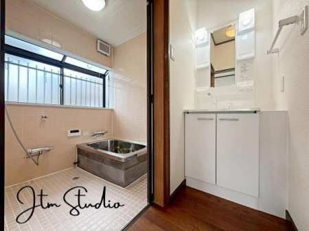 ���ʑ�E���ʏ� �V���v���ȋ��t�����ʑ�́A�g���₷�����d���I���[���\���Ɋm�ۂ���Ă���A���ʎ���̏����≻�ϕi�𐮗����₷���A�����̐g�x�x���X���[�Y�ɍs���܂���V���v���Ȃ�������K�Ȏg���S�n�����͂̐��ʑ�ł���