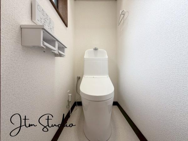 �g�C�� ���邢�g�C���́A���ꂾ���ŋC�����p�b�Ɩ��邭�Ȃ�܂������ꂽ�X�y�[�X�ł��A������������邾���ň��������Ȃ��Ȃ�A�S�n�悭�߂������ԂɁB
��CG�������s���Ă��邽�߁A����ƈقȂ�ꍇ���������܂�