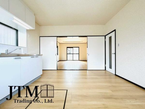 ���r���O �Z�������ł��A��������Ƒ��������ĐH�������Ē������Ƃ肠��傫���̃_�C�j���O�X�y�[�X�I�Ƒ��݂�ȂŃe�[�u�����͂ޑf�G�Ȏ��Ԃ��y����ŉ�������