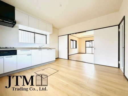 ���r���O ����̒��ő����̎��Ԃ��߂����ƂɂȂ郊�r���O�_�C�j���O�����炱���A�������₩�ȋ�Ԃł��邱�Ƃ��K�R�B�u�₩�Ȓʕ��ƍ̌��𑶕��Ɋ����鎖���o�����Ԃł���