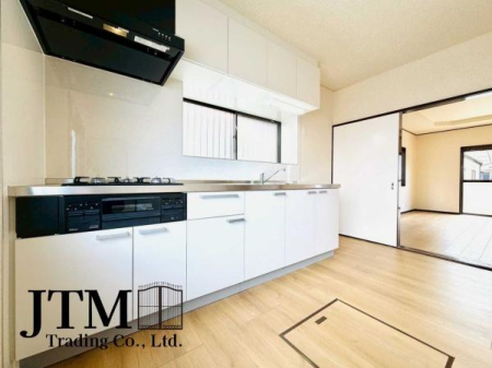 �L�b�`�� ���������薾�邳�ƒʕ��ǂ����ŉ��K�ɂ���������[���L�x�ŁA�ׁX�����������₩���΂钲�������X�b�L���Еt���L�b�`�������ł������ɕۂĂ܂���