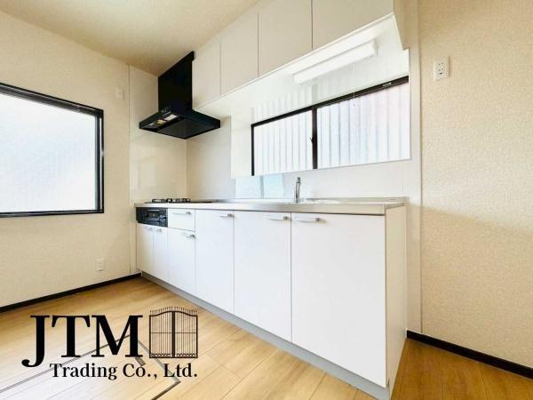 �L�b�`�� ����������ƕ�������S�n�悢�L�b�`���́A���邭���K�ɂ��������y���߂܂�����[���L�x�ŁA�������⒲�����Ȃǂ���������Еt���A�L�b�`���܂������ł������ɕۂĂ�̂��������|�C���g�ł���