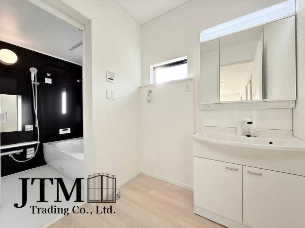 ���ʑ�E���ʏ� �y�{�H��z
3�ʋ��d�l�̐��ʉ��ϑ��R�X������D���ȉ��l���A���q�͍�������l�l�������Ƃ�����������������[�͂ł��I
��������̎ʐ^�͎{�H��ɂȂ�܂��B���ۂ̎d�l�Ƃ͈قȂ�ꍇ���������܂��B
