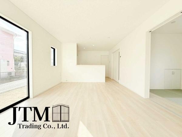 ���r���O �y�{�H��z
�_�C�j���O�e�[�u���E�\�t�@�[�Z�b�g�E�s�u�{�[�h�����D���ȃC���e���A����Ƃ�������Ĕz�u�ł���L���ł���
��������̎ʐ^�͎{�H��ɂȂ�܂��B���ۂ̎d�l�Ƃ͈قȂ�ꍇ���������܂��B
