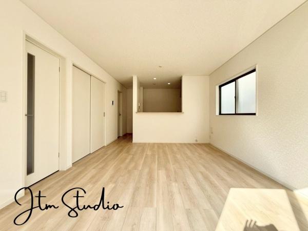 ���r���O �z������̗ǂ����Ԃ́A���邭���������ɕ�܂ꂽ���S�n�̂�����Ԃł��B���R�Ȍ����������݁A�Ƒ��݂�Ȃ������b�N�X���ĉ߂�����ꏊ�ɂȂ�܂��B