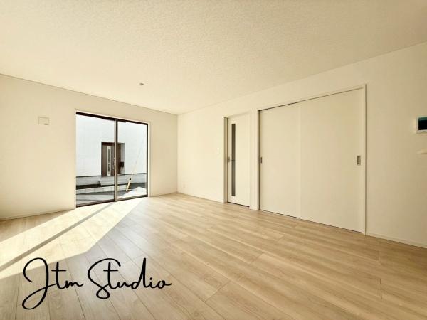 ���r���O �����ɂ݂͂�Ȃ��W���A�H���Ɗy������b���n�܂�B�b�ɖ����ɂȂ肷���āA��������Y��锼�߂��ɂȂ��Ă��܂��B����ȑ��̊Ԃ̍K�������������Ă����ꏊ�ł��肽����