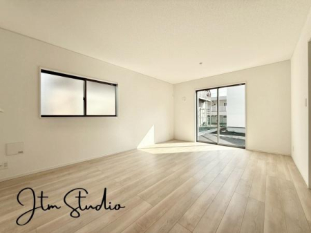 ���r���O ����̒��ő����̎��Ԃ��߂����ƂɂȂ郊�r���O�_�C�j���O�����炱���A�������₩�ȋ�Ԃł��邱�Ƃ��K�R�B�u�₩�Ȓʕ��ƍ̌��𑶕��Ɋ����鎖���o�����Ԃł���