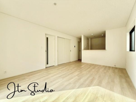 ���r���O �Z�������ł��A��������Ƒ��������ĐH�������Ē������Ƃ肠��傫���̃_�C�j���O�X�y�[�X�I�Ƒ��݂�ȂŃe�[�u�����͂ޑf�G�Ȏ��Ԃ��y����ŉ�������