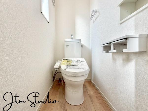 �g�C�� ��C�̊��C�Ƒ�����̌��̖��邳�ɔz�������������̂���g�C�����������̍D���ȃA���}��F���܂�u���ė���������Ԃ����o�A��l�ɂȂ���Ԃł�����A�����b�N�X�������ł��ˁ�