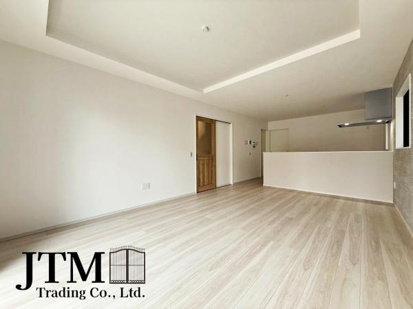 ���r���O ����̒��ő����̎��Ԃ��߂����ƂɂȂ郊�r���O�_�C�j���O�����炱���A�������₩�ȋ�Ԃł��邱�Ƃ��K�R�B�u�₩�Ȓʕ��ƍ̌��𑶕��Ɋ����鎖���o�����Ԃł���