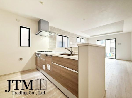 �L�b�`�� �������Ƒ��ƈꏏ�ɉ߂�����̂��ΖʃL�b�`���̖��́I�����̏o������b���Ȃ���ꏏ�ɂ��������y���ގ��Ԃ́A���R�ƏΊ炪���A�Ƒ����J��[�߂��؂ȂЂƂƂ��B�����̂������^�C������炵��L���ɍʂ�܂���